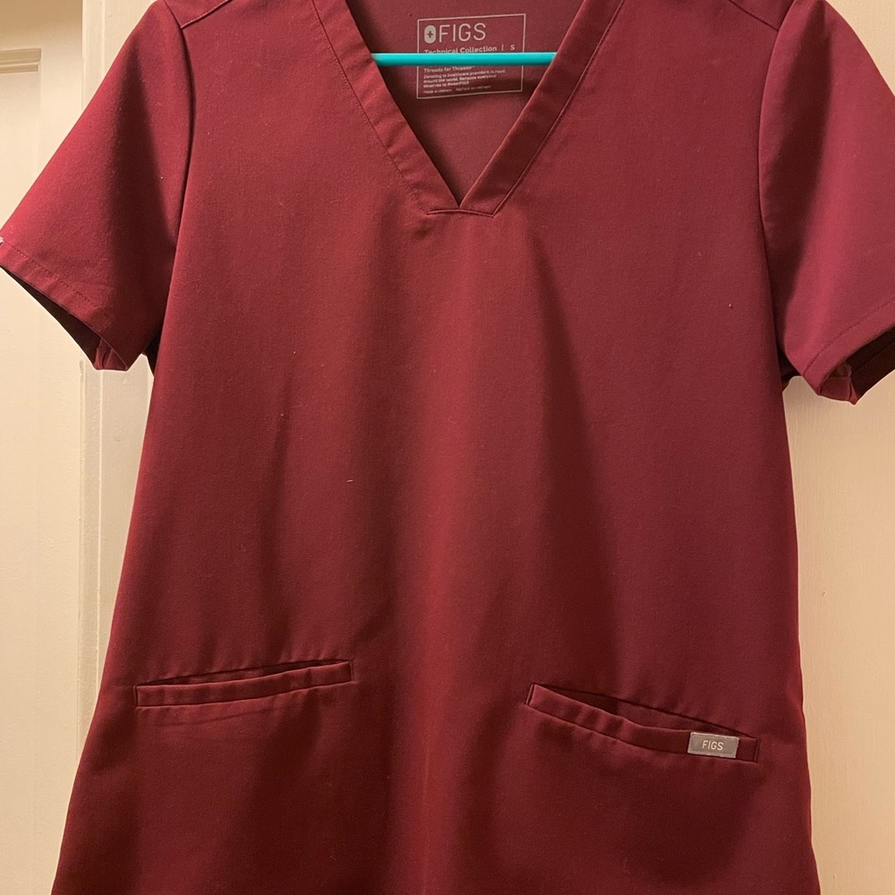 Figs Casma 3 Pocket Scrub Top!